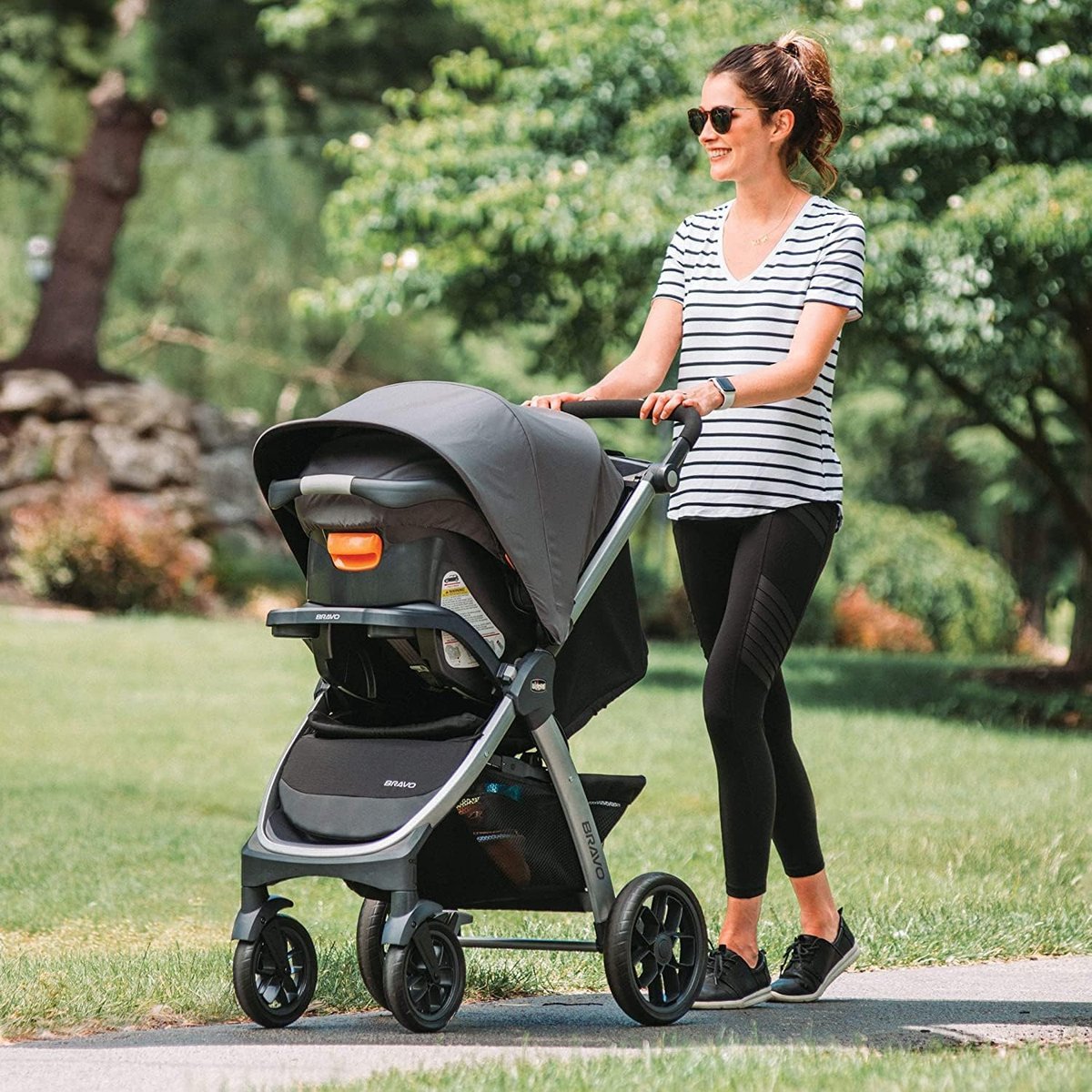 Chicco Bravo Trio travel system with KeyFit car seat in black