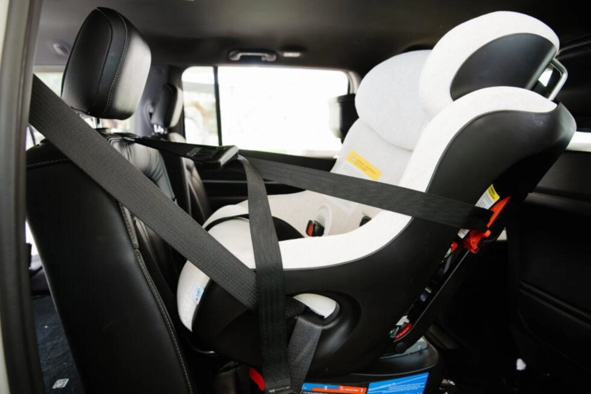 Clek Foonf convertible car seat with anti-rebound bar