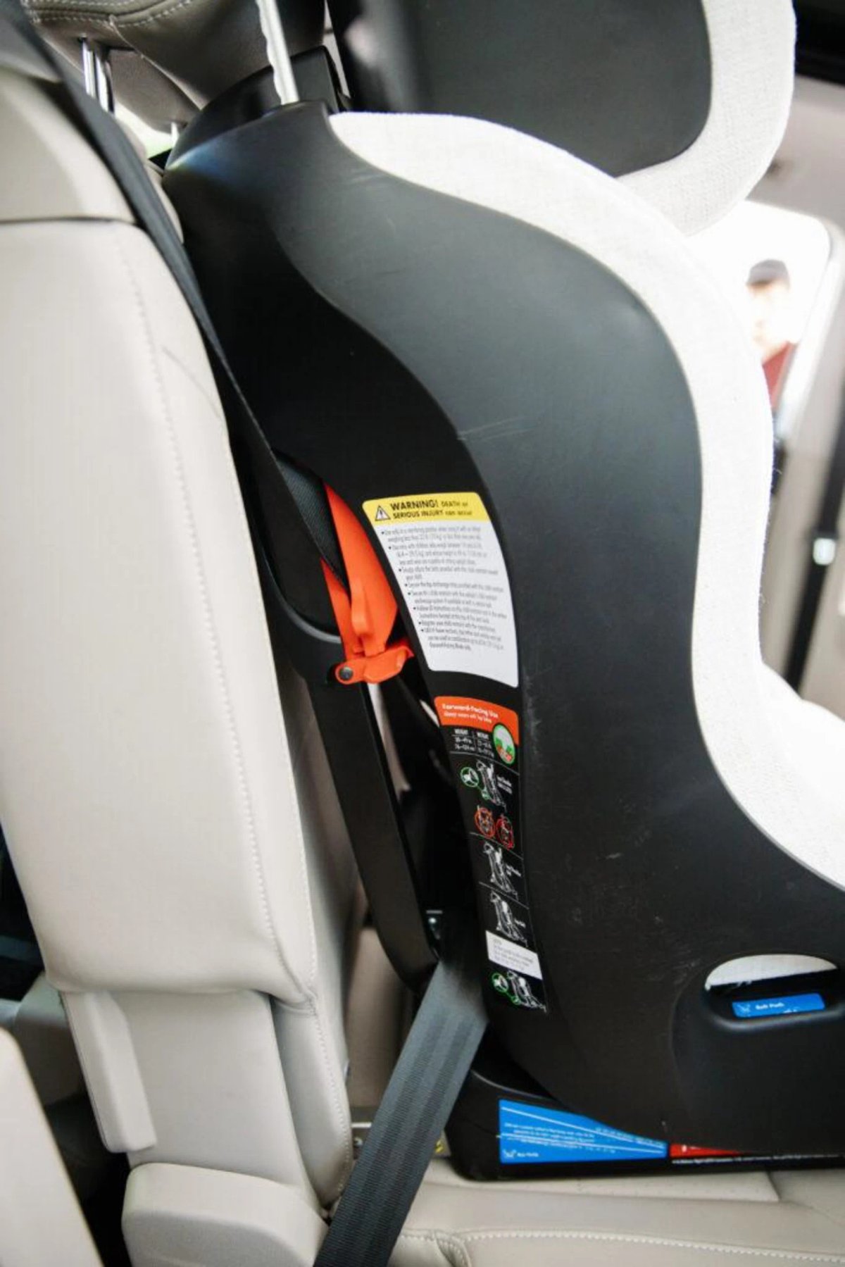 Clek Foonf convertible car seat with anti-rebound bar
