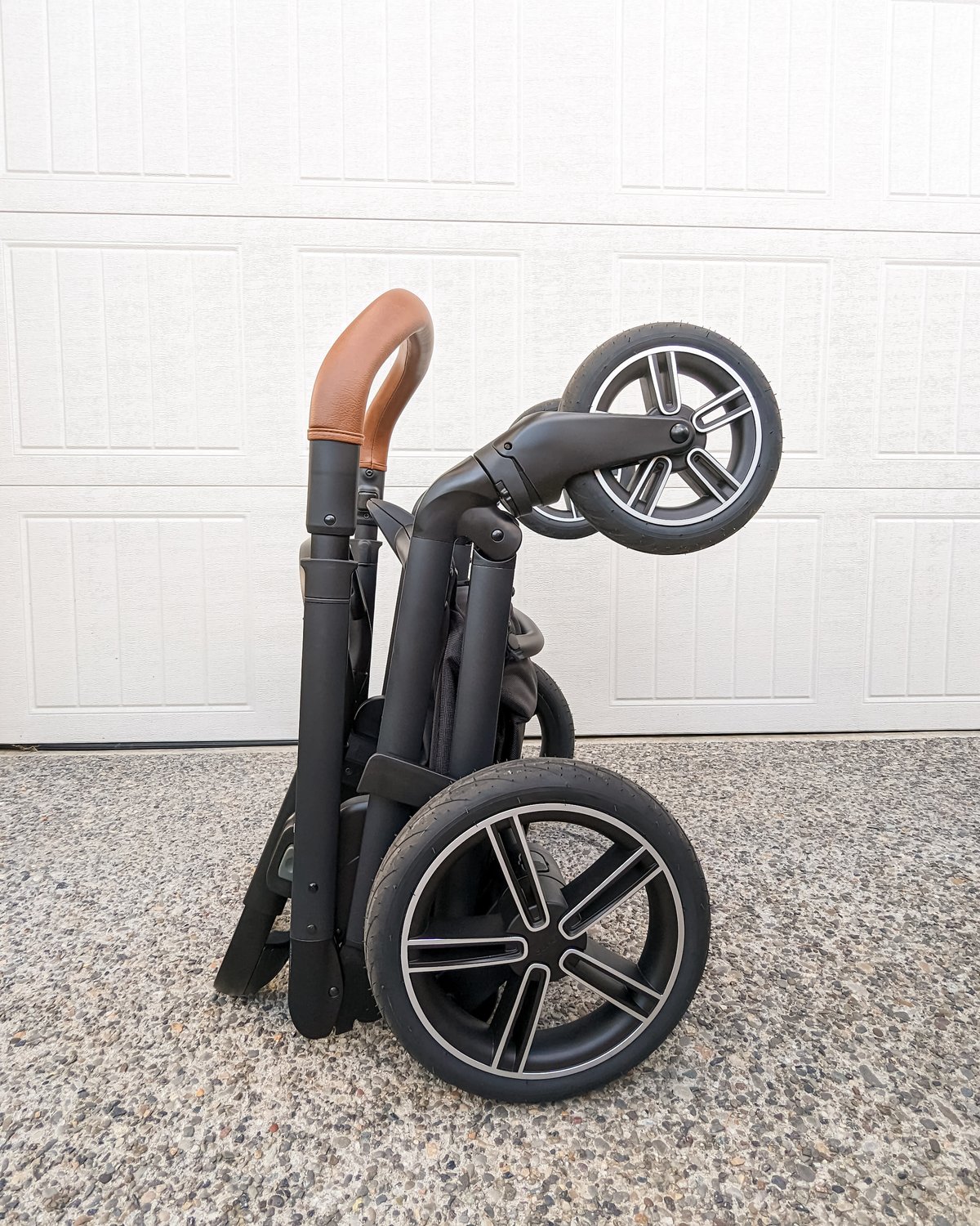 Nuna MIXX Next full-size stroller in Caviar black