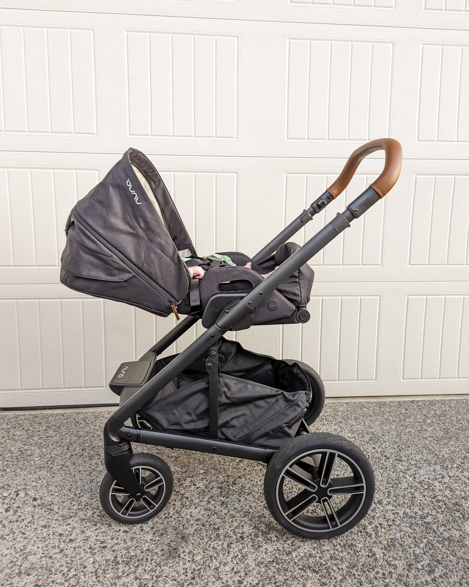 Nuna MIXX Next full-size stroller in Caviar black