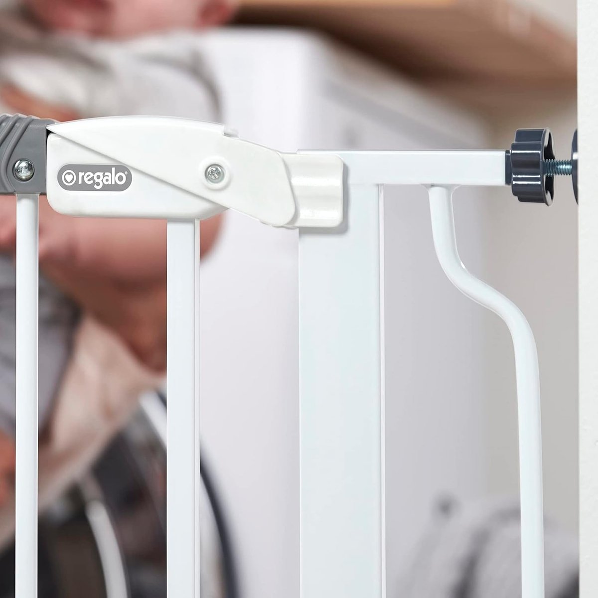 Regalo walk-through baby gate