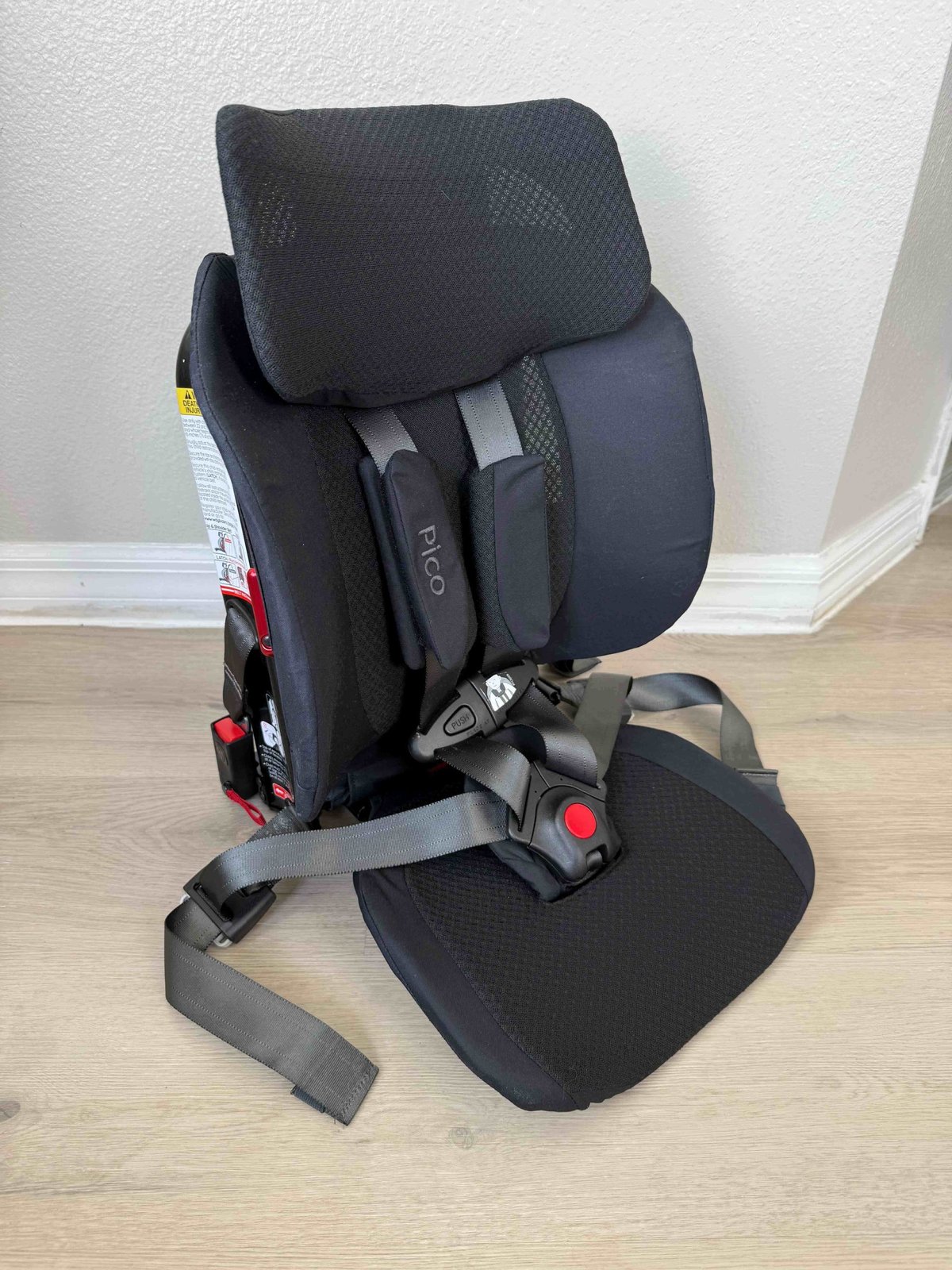 Wayb Pico foldable travel car seat